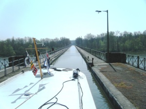 Le Guetin aqueduct on the canal lateral a la Loire, crossing the river Allier.
